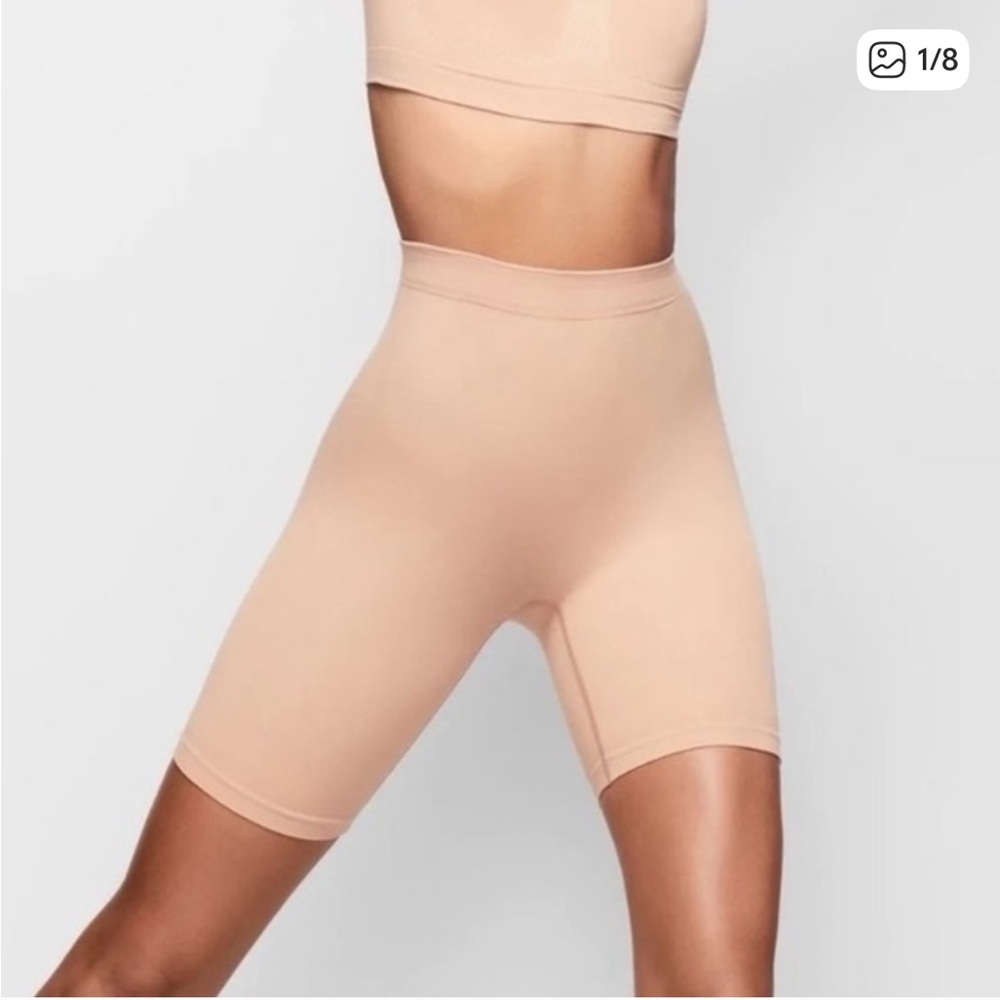 SKIMS SEAMLESS SCULPT MID THIGH SHORT MICA NWOT
